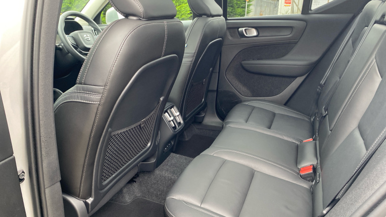 Volvo XC40 2.0 B4P Ultra Dark 5dr Auto Petrol Estate